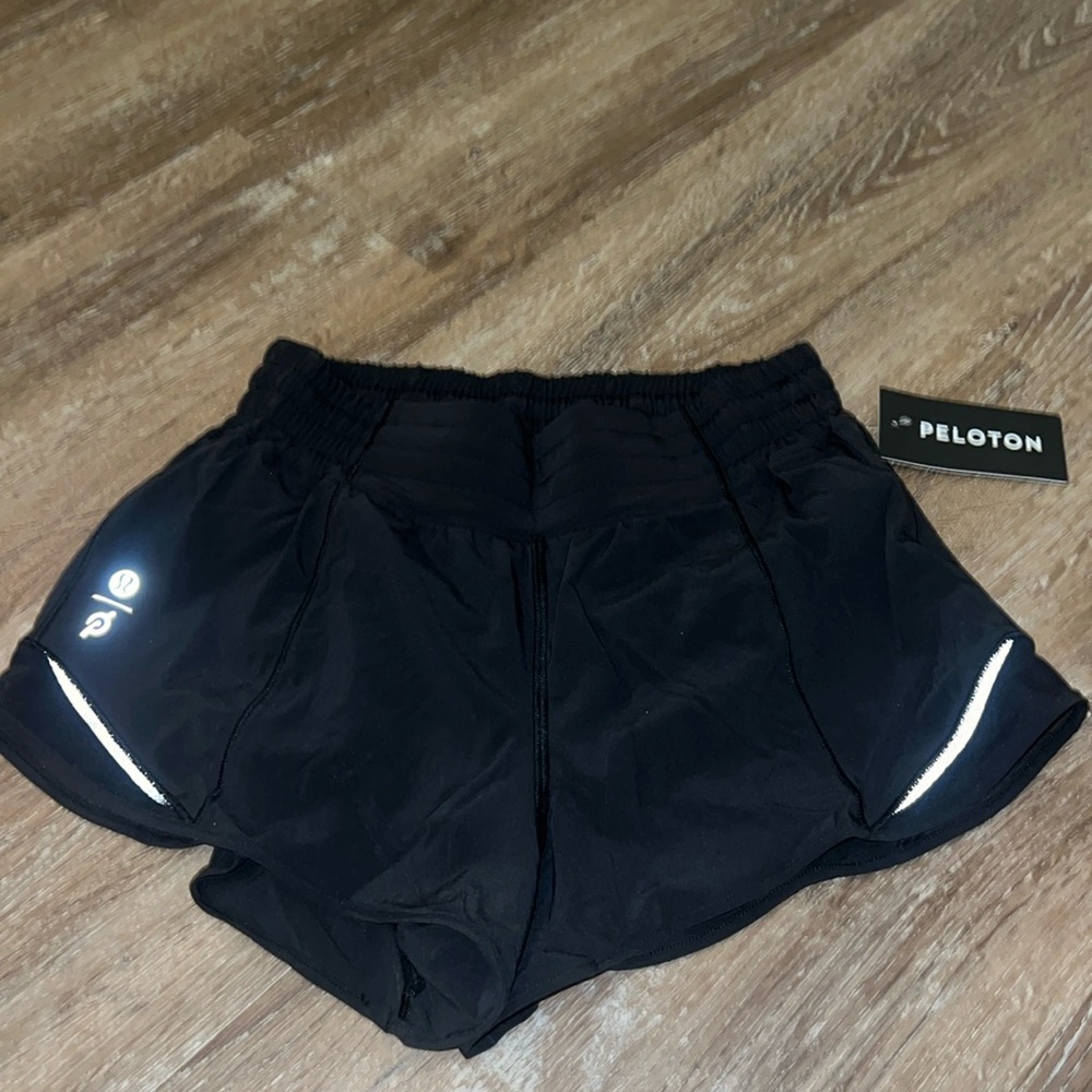 NWT lululemon hotty hot short lined